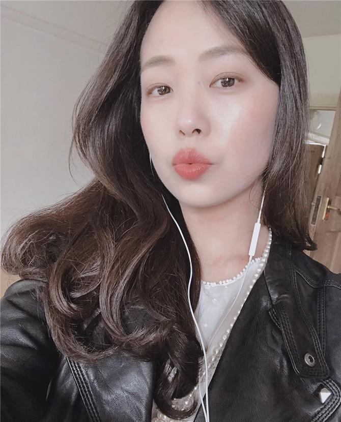 风韵犹存的魔都白领反差婊lydia大尺度性爱私拍流出-疯狂骑乘-深喉速裹-高清私拍720P版
